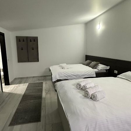 Modern House Hotel Sighetu Marmaţiei Exterior foto